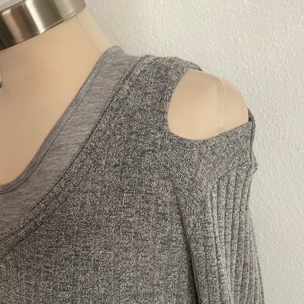 Gray Cold Shoulder Ribbed Sweater Size Small - Picture 3 of 6